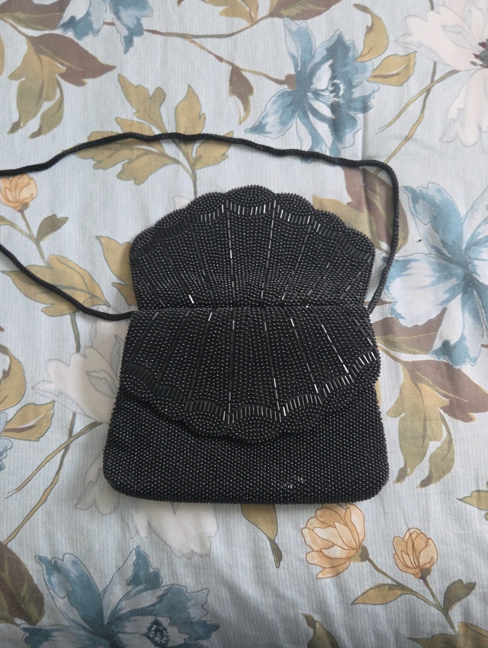 Vintage Beaded Shell Flap Crossbody Bag in Black and Silver